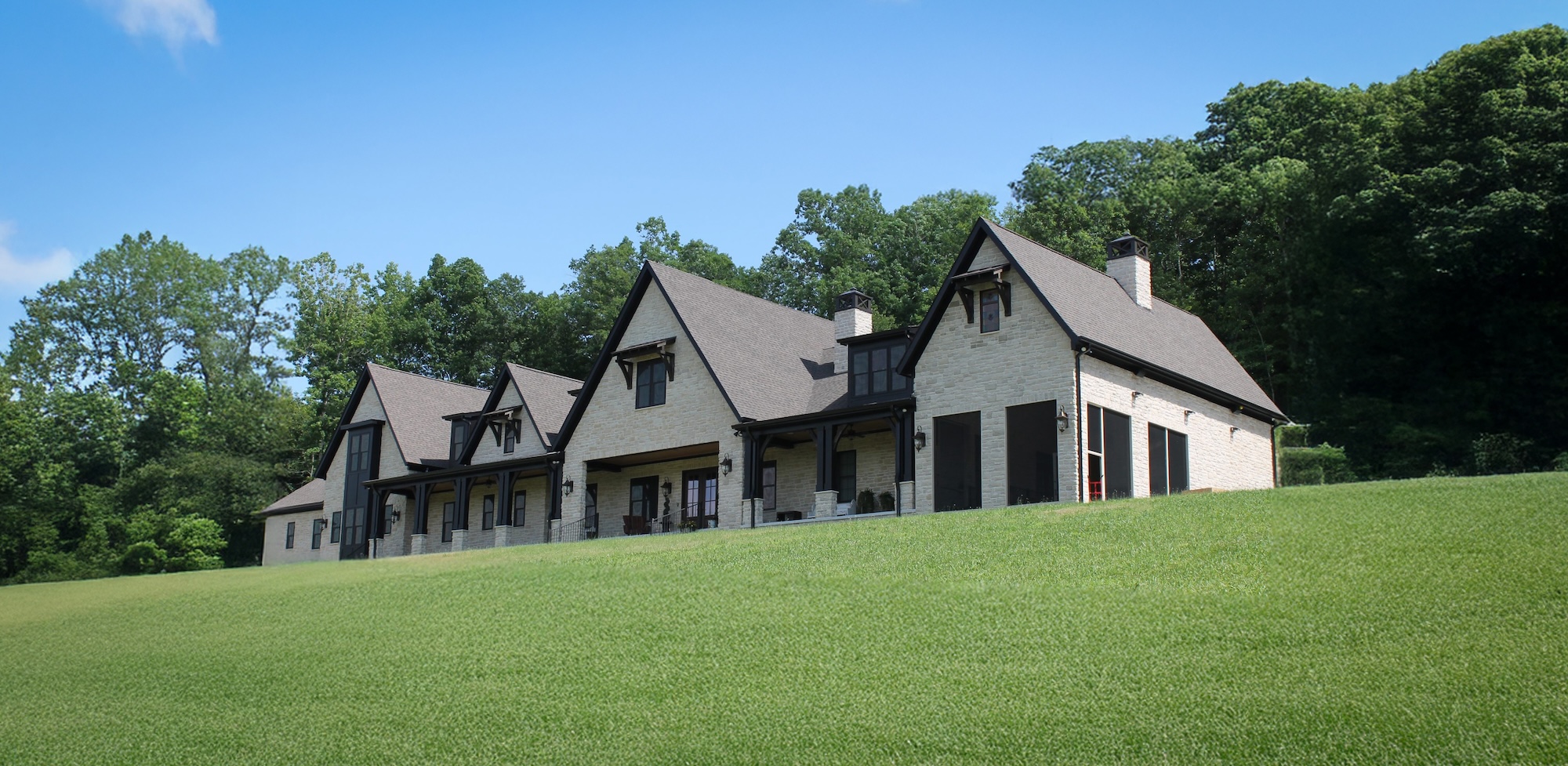 t and m supply south project photo white house with green lawn