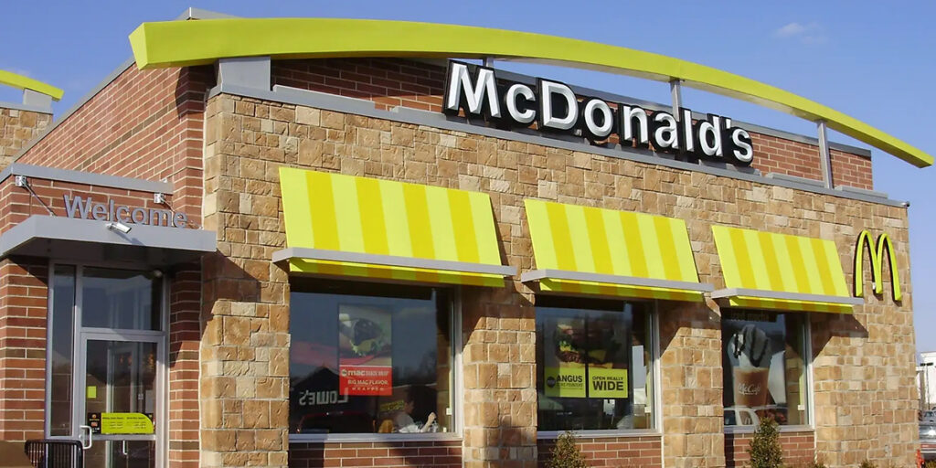 Spaces__0011_California Centurion Castle